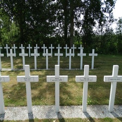 17KapelleFrenchWarCemdo22jun17.jpg