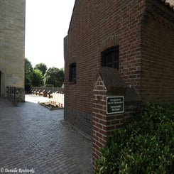 01HunselRCChurchyardma17sep18.jpg