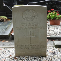 03UdenhoutRCChurchyardzo22okt17.jpg