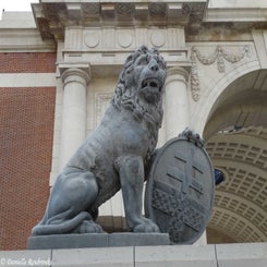 68MeninGate.jpg