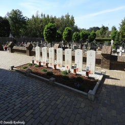 02HunselRCChurchyardma17sep18.jpg
