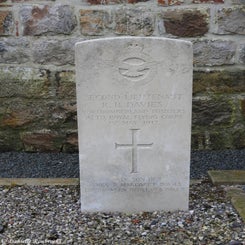 10Monchy-BretonChurchyarddi28dec21.jpg