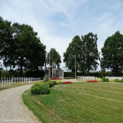 21KapelleFrenchWarCemdo22jun17.jpg