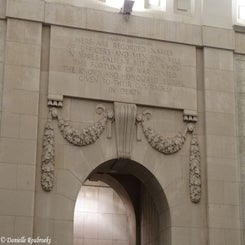 39MeninGate.jpg