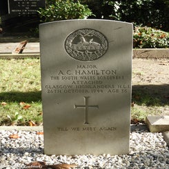 15OisterwijkStPeterRCChurchyardvrijd27okt17.jpg