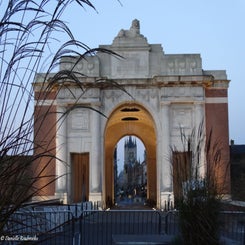 31MeninGate.jpg