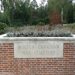 02HoltenCanadianWarCemeteryza15sep18.jpg