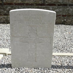 08QuelmesChurchyardzo31jul16.jpg