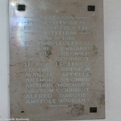 13QuelmesChurchyardzo31jul16.jpg
