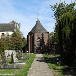11GrevenbichtProtChurchyardma17sep18.jpg