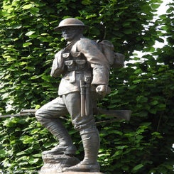 03Flers41BritishDivMonument.jpg