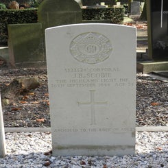 04OisterwijkStPeterRCChurchyardvrijd27okt17.jpg