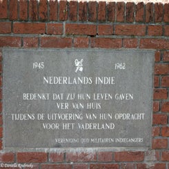 09YersekeMonumentdo11jun15.jpg