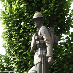 04Flers41BritishDivMonument.jpg
