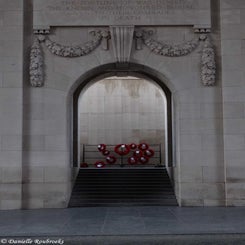 10MeninGate.jpg