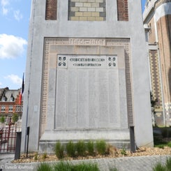 01cominesmonumentdi16mei23.jpg