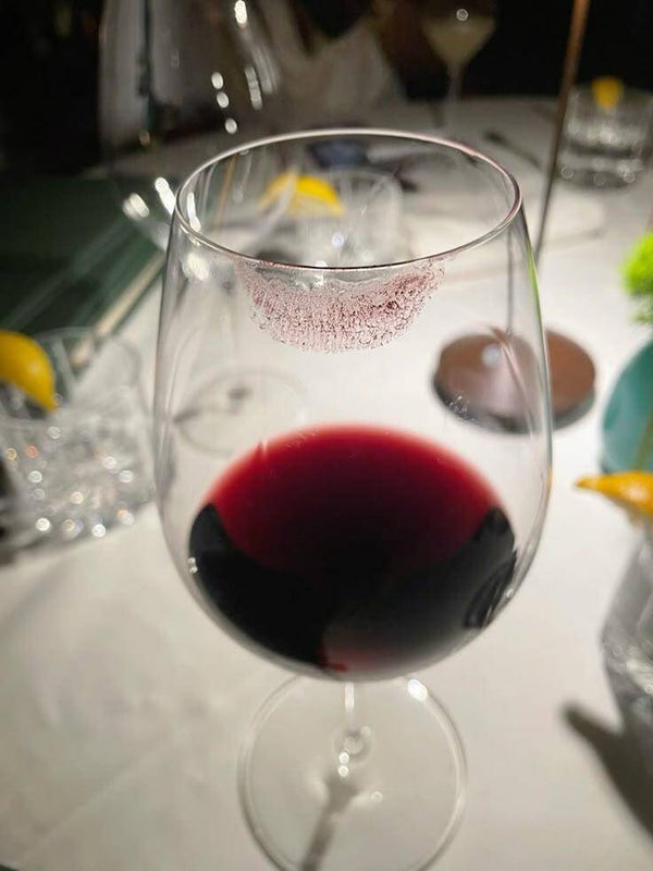 Red Lips And Wine Sips - Mp3