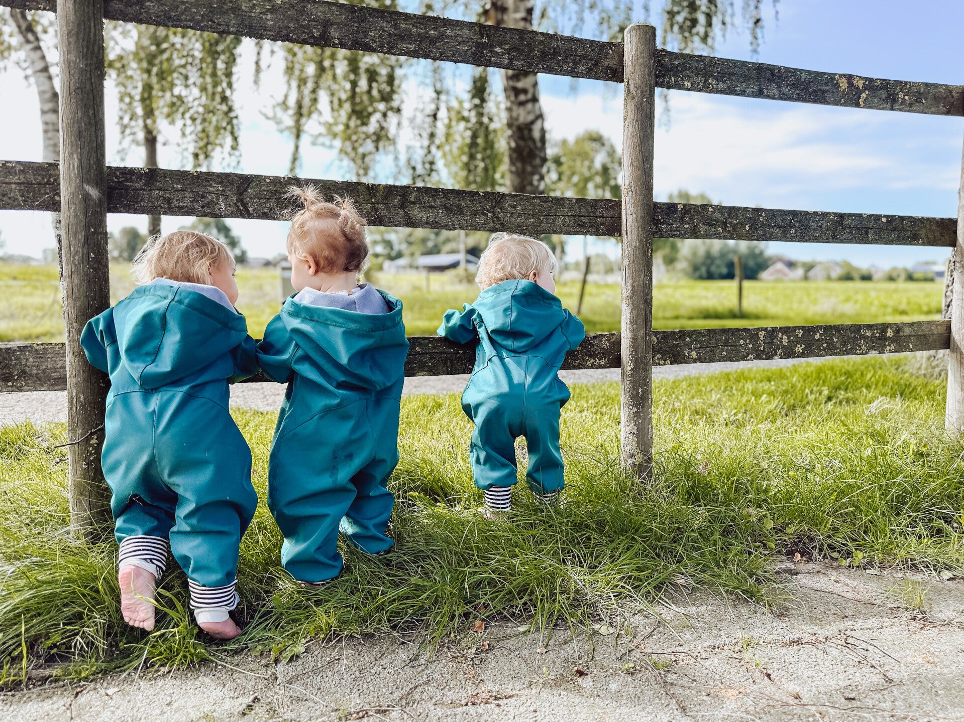     Kinderen spelen buiten op buiten bij De Kleine held