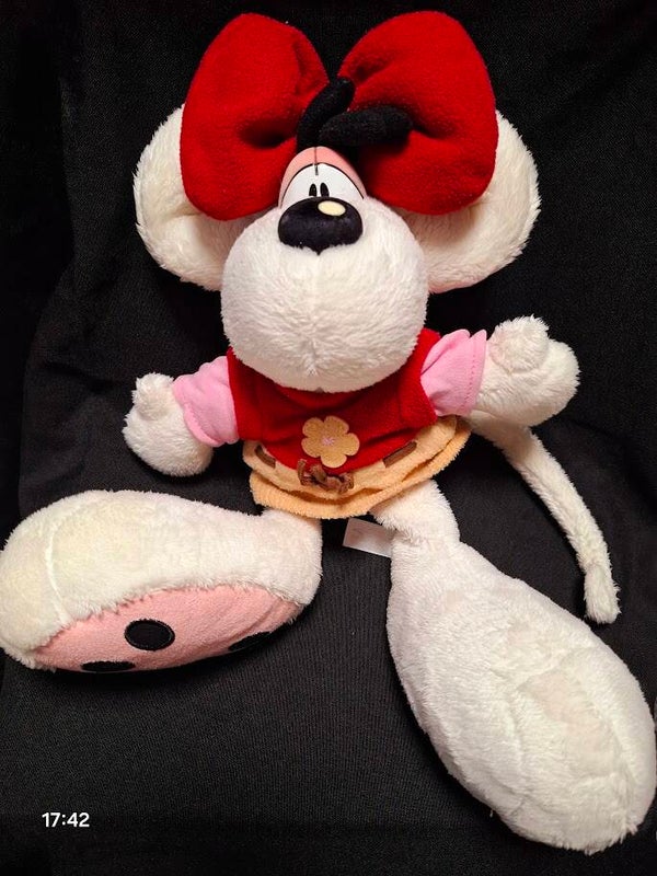 Diddlina mit roter Schleife