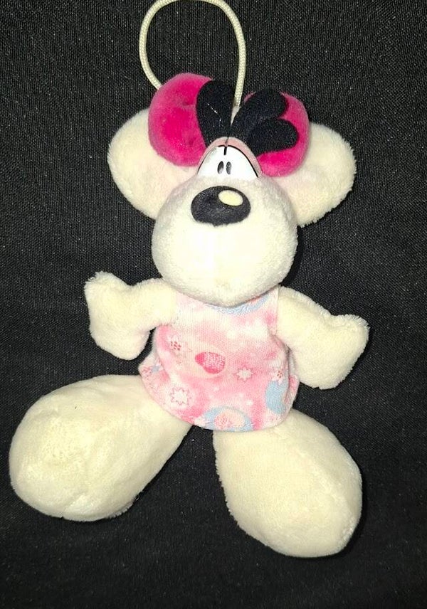 Diddlina im buntem Kleid