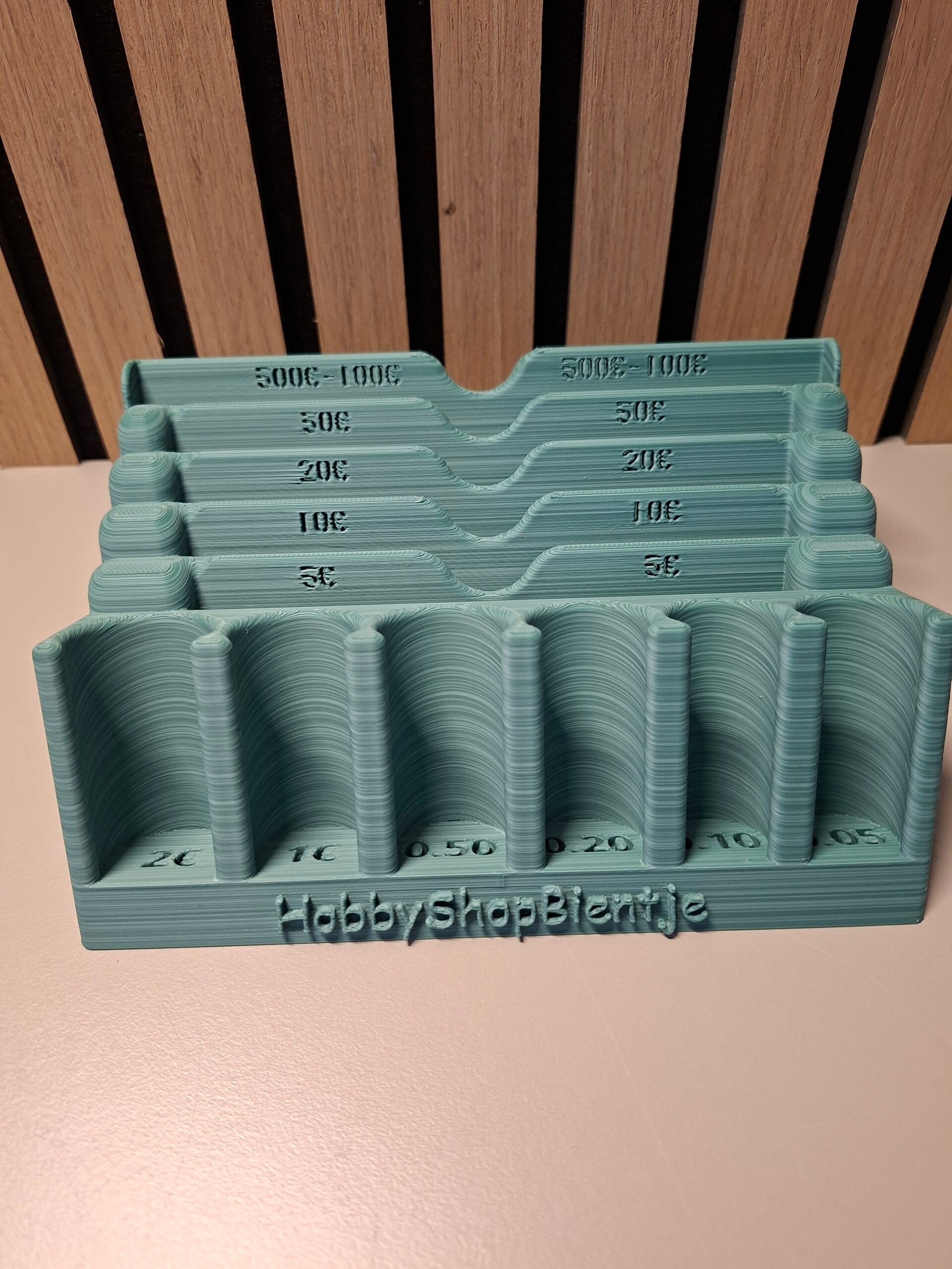 Geld tray euromunten en eurobiljetten