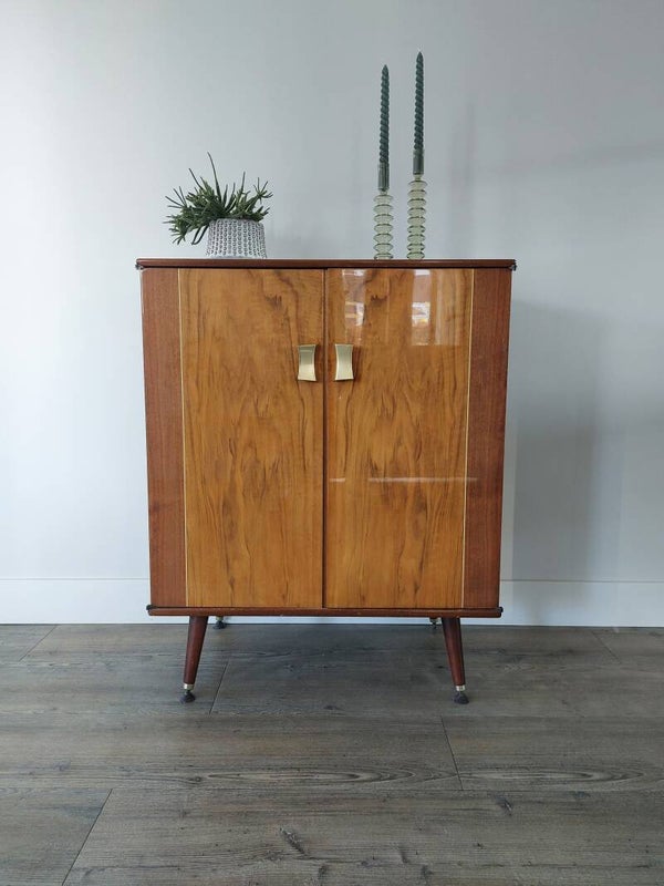 VERKOCHT | Uniek vintage Tv-kastje | Wandmeubel