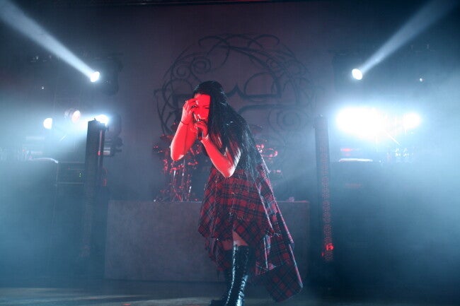 ami-lee-evanescence036-standard.jpg