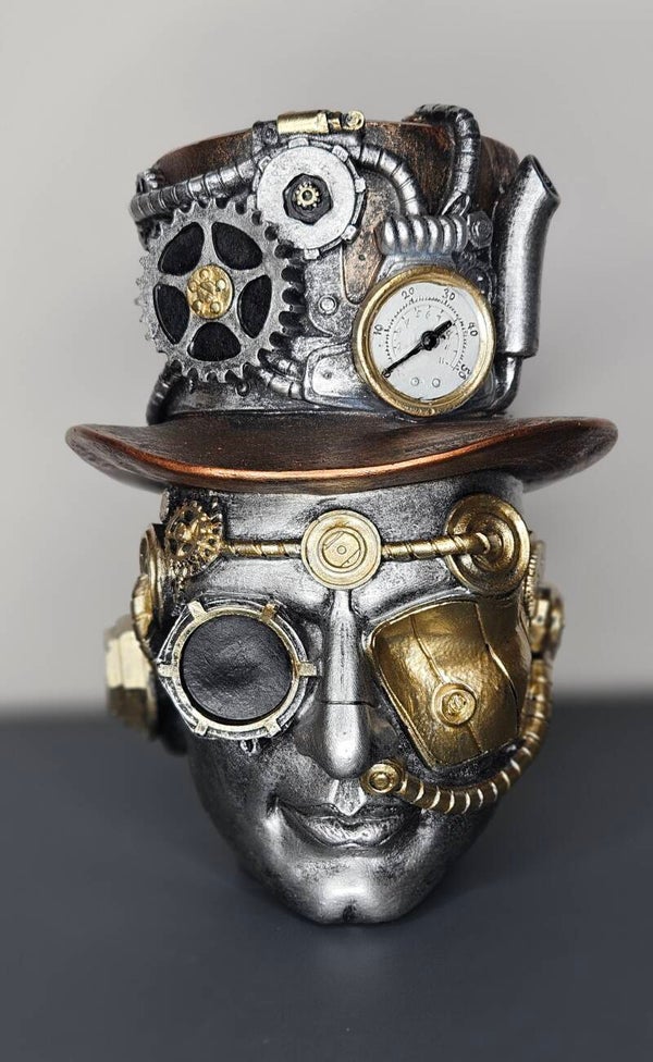 Beeldje, Steampunk "man met hoed" H.22cm