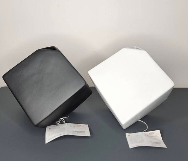 Vaas "Kubus mat wit en zwart". H.19.5cm
