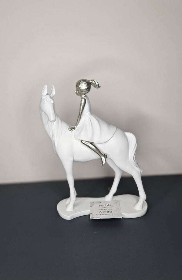 Beeldje "Meisje op paard" H.25cm