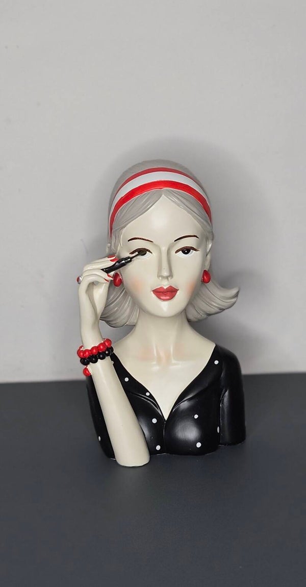 Beeldje "mascara lady" H.26cm
