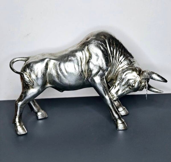 Beeldje "Stier" zilverkleurig. H.27cm
