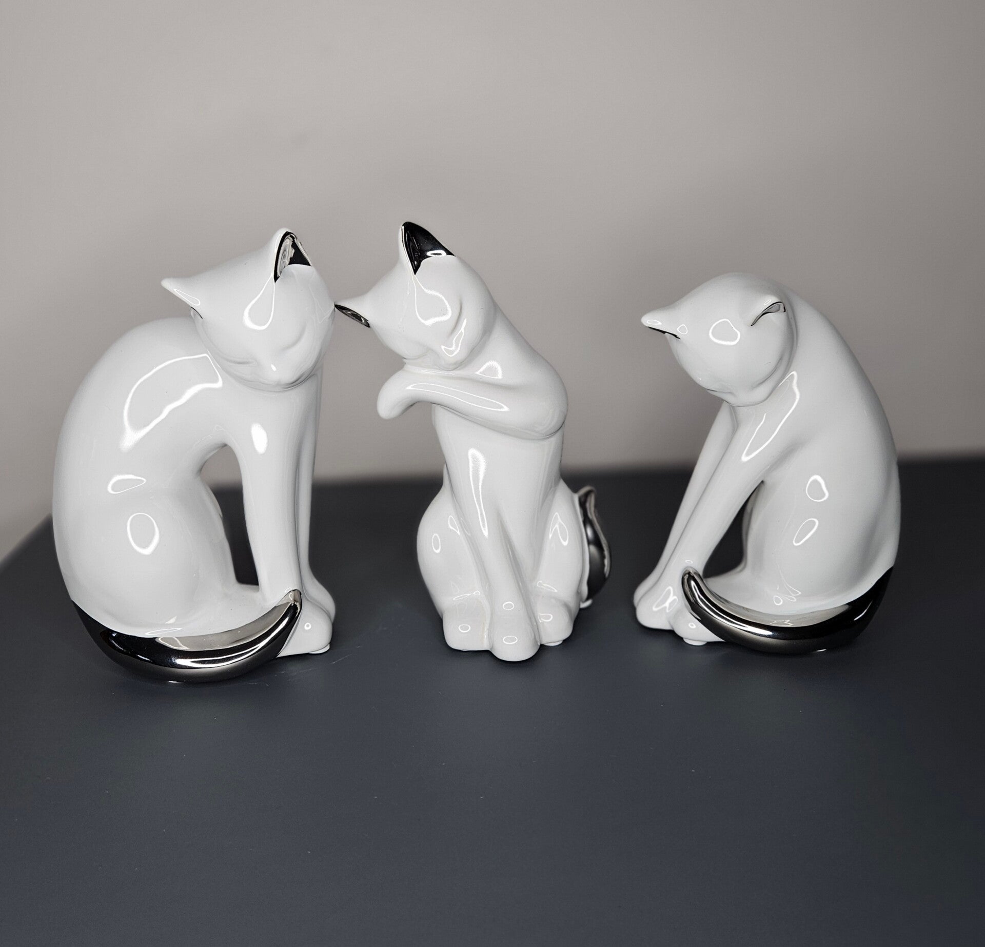 Beeldje 'Poes' 3stuks.