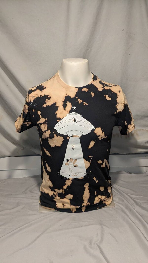 "Alien Abduction 2" T-shirt White Design Tie Dye Small