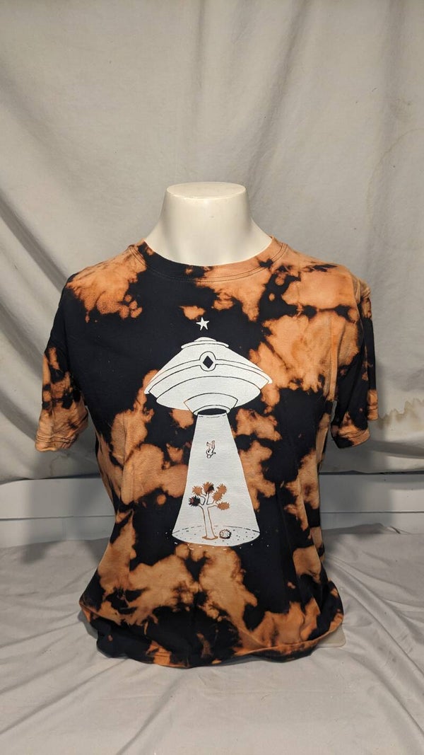 "Alien Abduction 2" T-shirt White Design Tie Dye Small