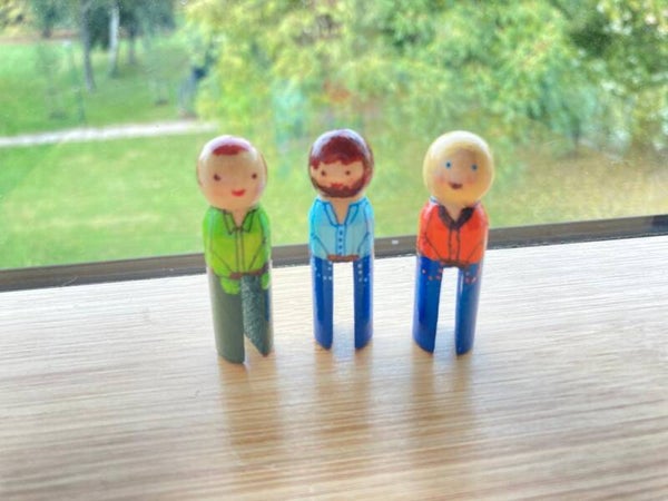 Set  "de mannen". (Oude wasknijpers) 3 stuks