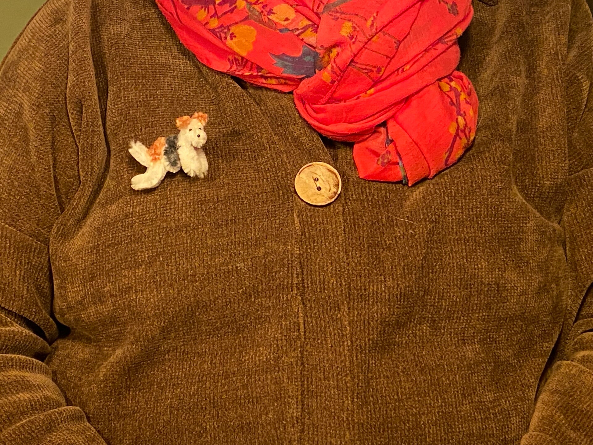 Hond wit / tan broche