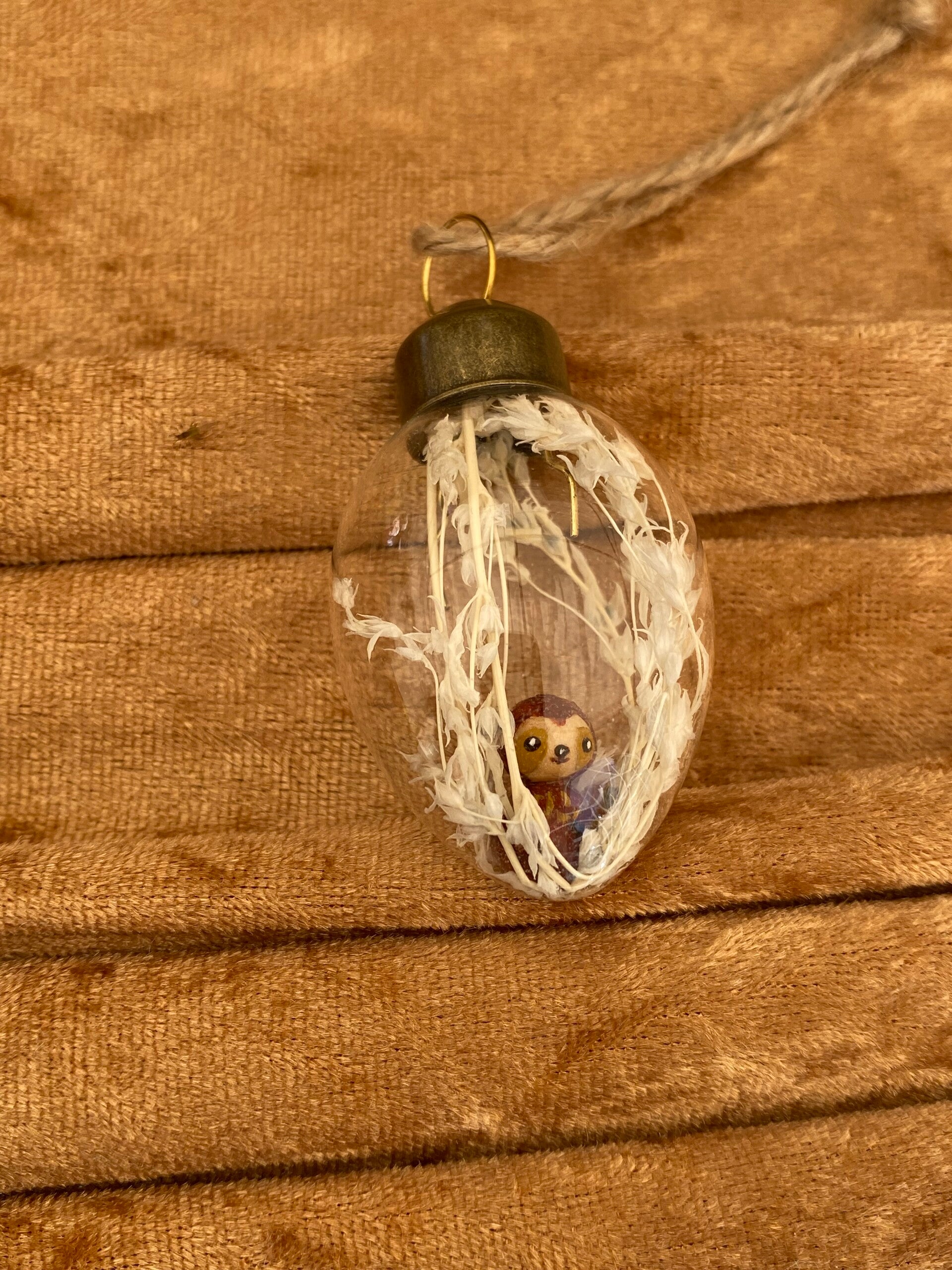 Glazen ei met luiaard