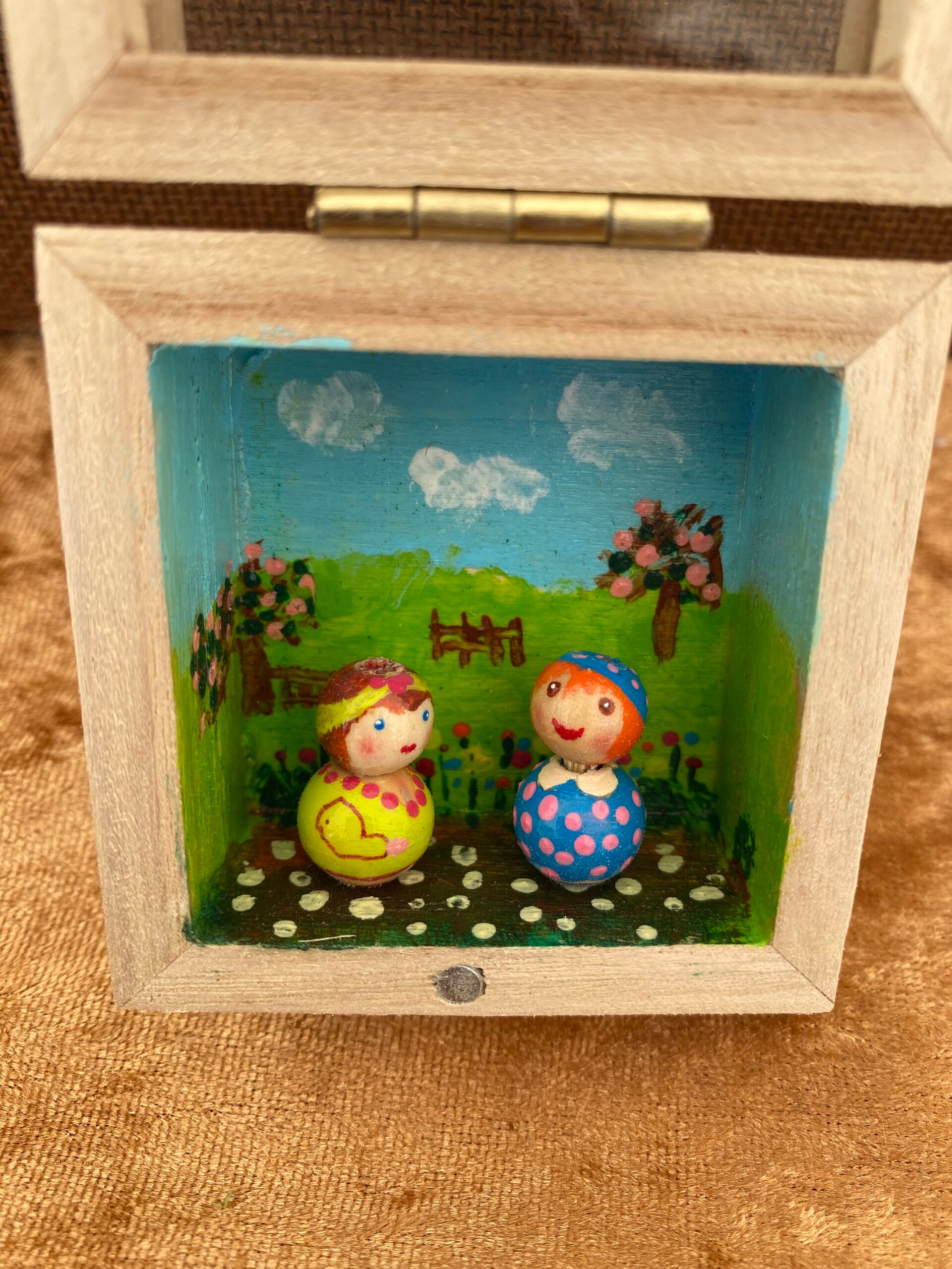 Mini kijkdoos met vriendinnen