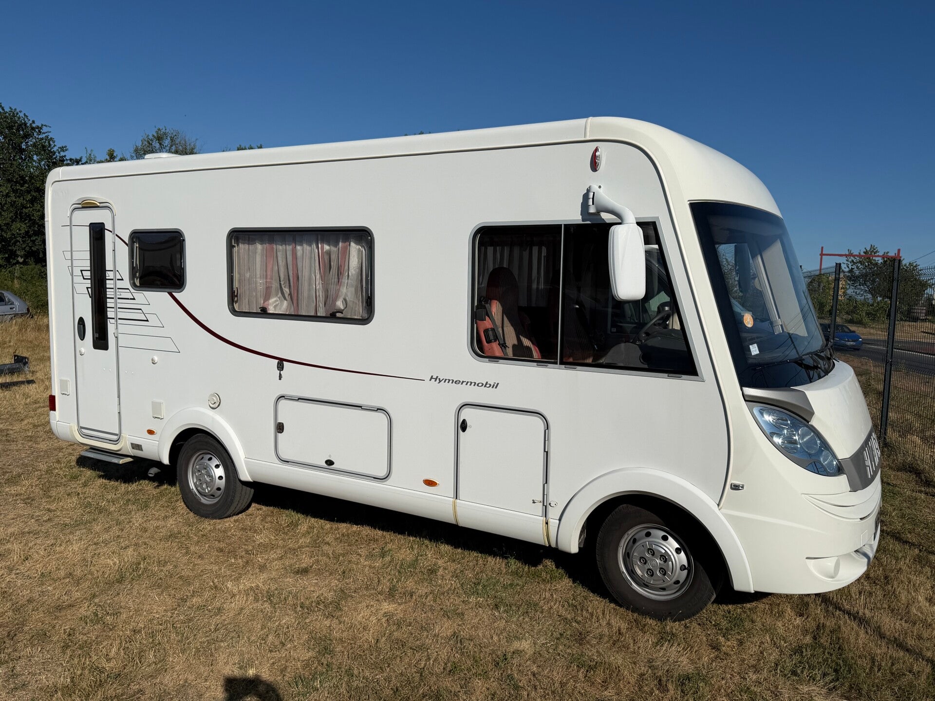 Magnifique HYMER B544 - Première main - état irréprochable - immense salon face à face