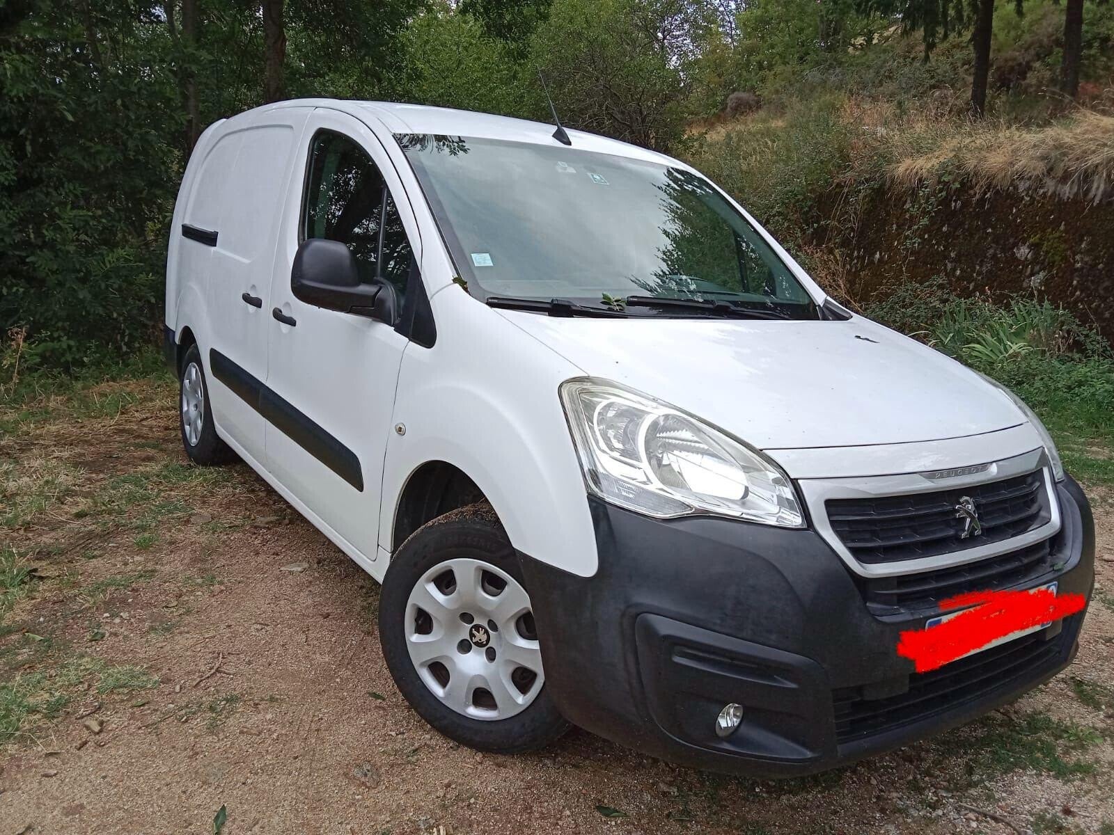 Peugeot partner rallongé aménagement simple vans