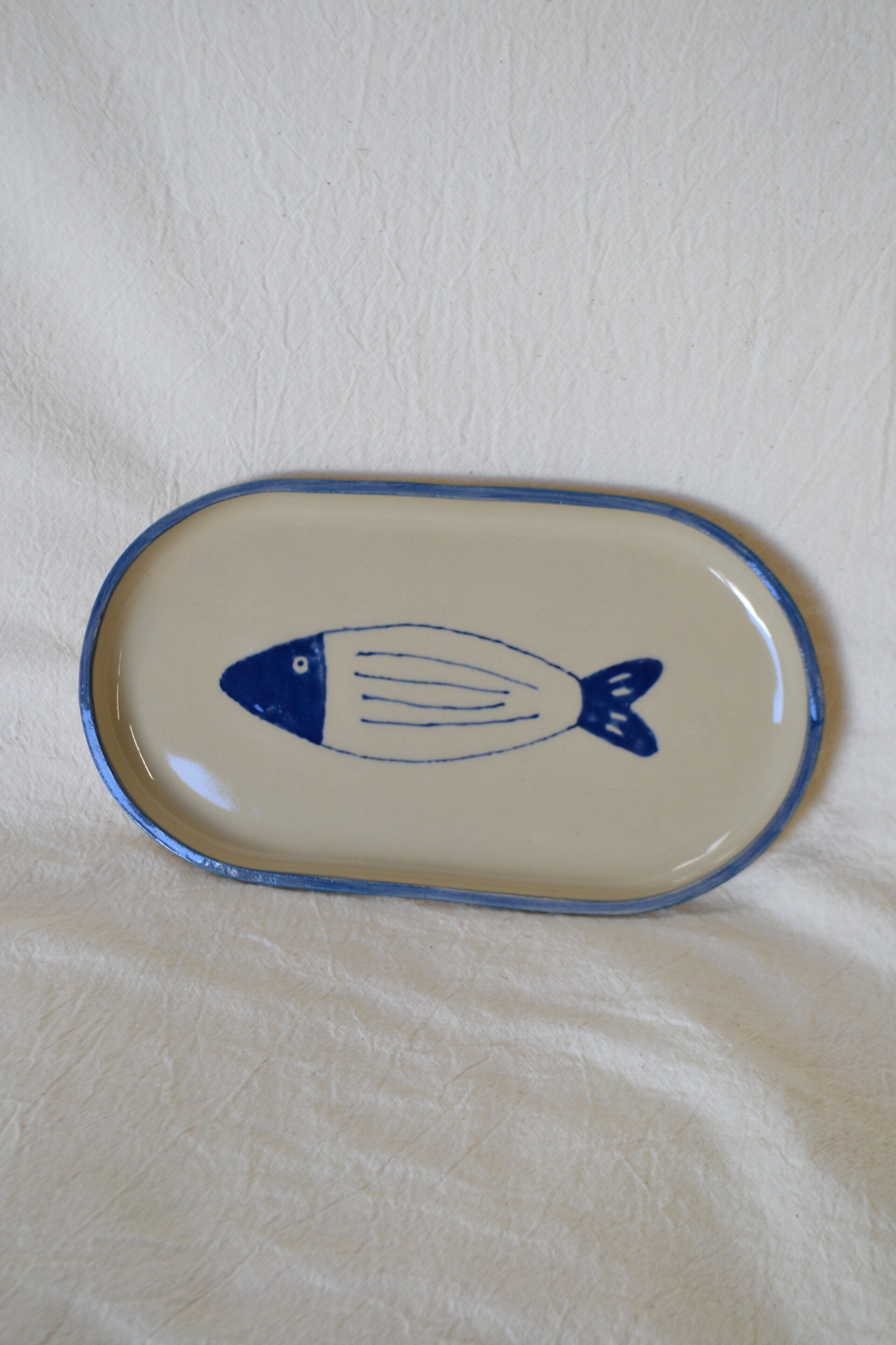 Klein ovaal bord met vis