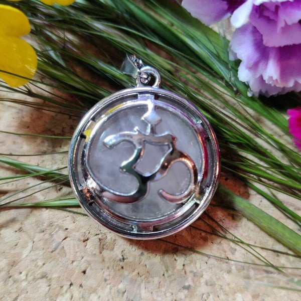 Rozenkwarts Hanger Ohm