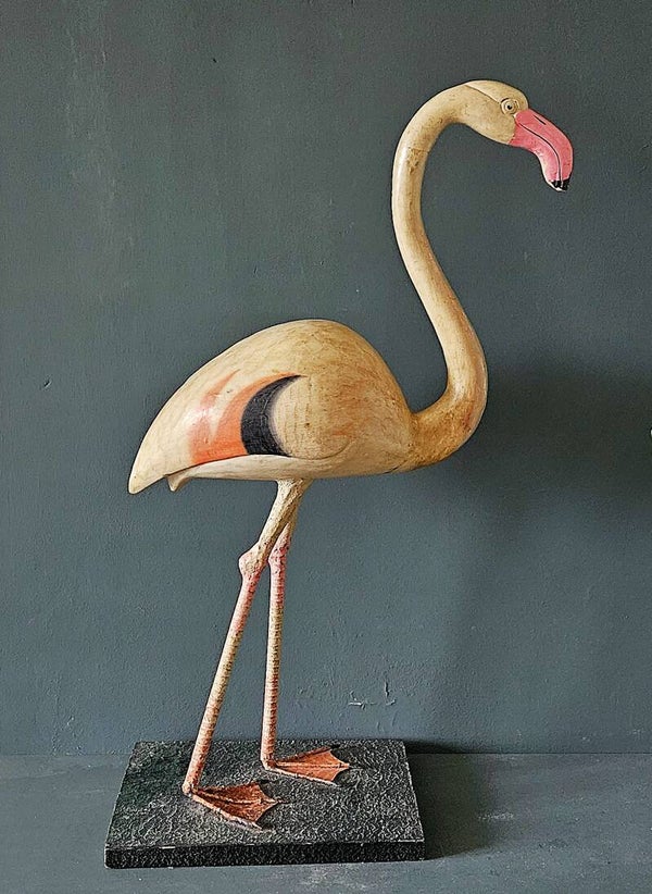 Een houten flamingo, decoratieobject  midden 20e eeuw,