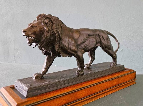Antoine-Louis Barye (naar) – "Lion qui marche" – Franklin Mint Bronzen Sculptuur