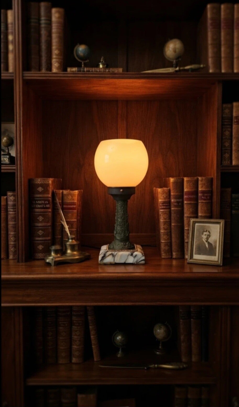 Klassieke Franse Art Deco Tafellamp – Opaline Glas & Marmer – ca. 1920