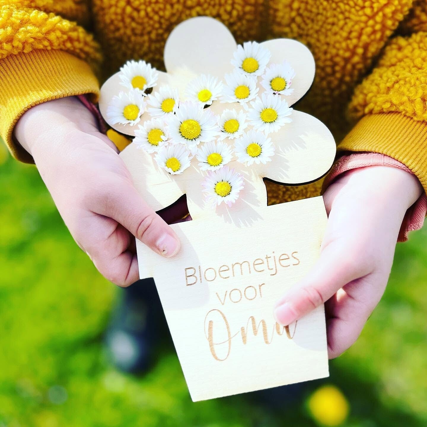 Houten Bloemenhouder – "Bloemetjes voor Oma / Mama"