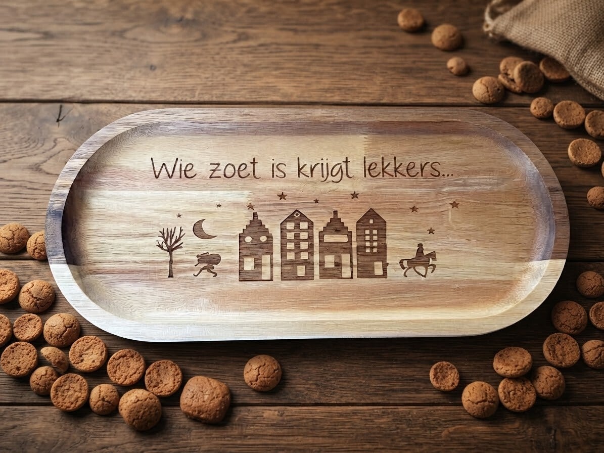 Gegraveerd Sinterklaas Dienblad/Plankje (30x13 cm) – "Wie zoet is krijgt lekkers..."