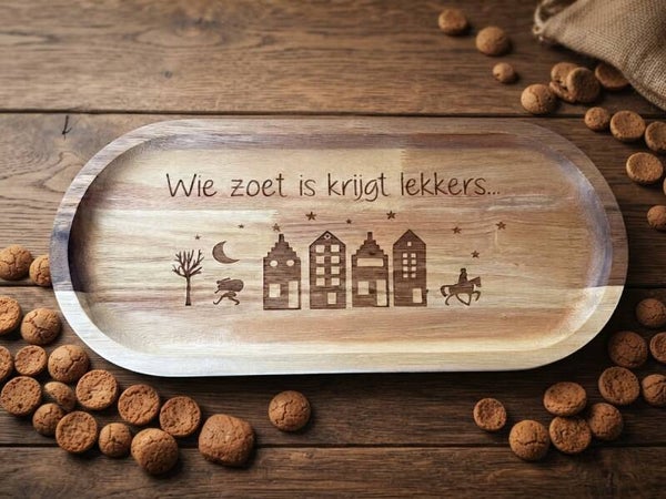 Gegraveerd Sinterklaas Dienblad/Plankje (30x13 cm) – "Wie zoet is krijgt lekkers..."