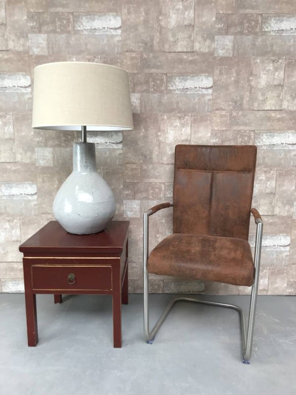 T020716 Tafellamp aardewerk grijs glazuur met creme linnen kap.